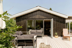Modern 70S House On Large Scenic Plot